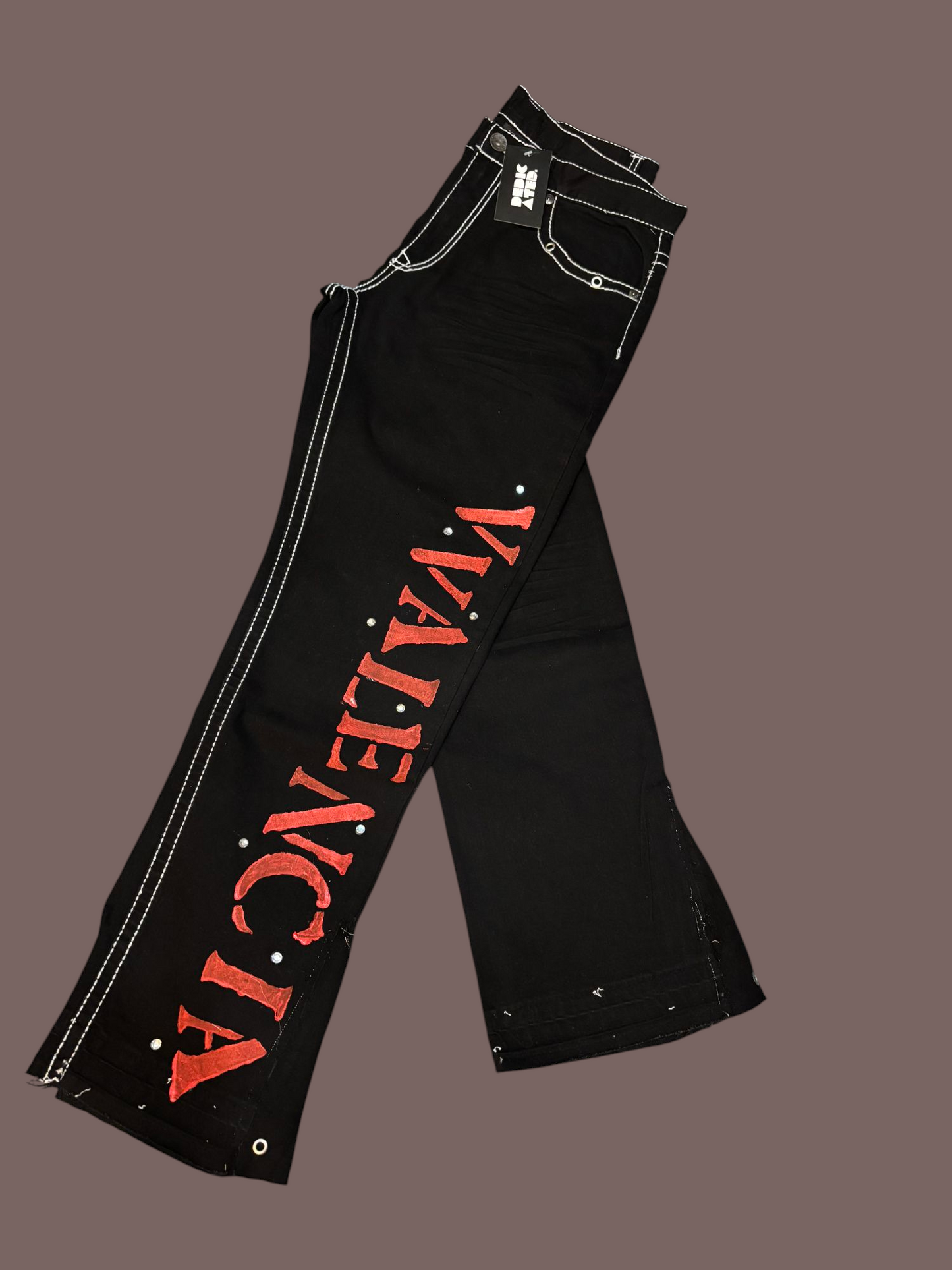 Black/red VV Jean